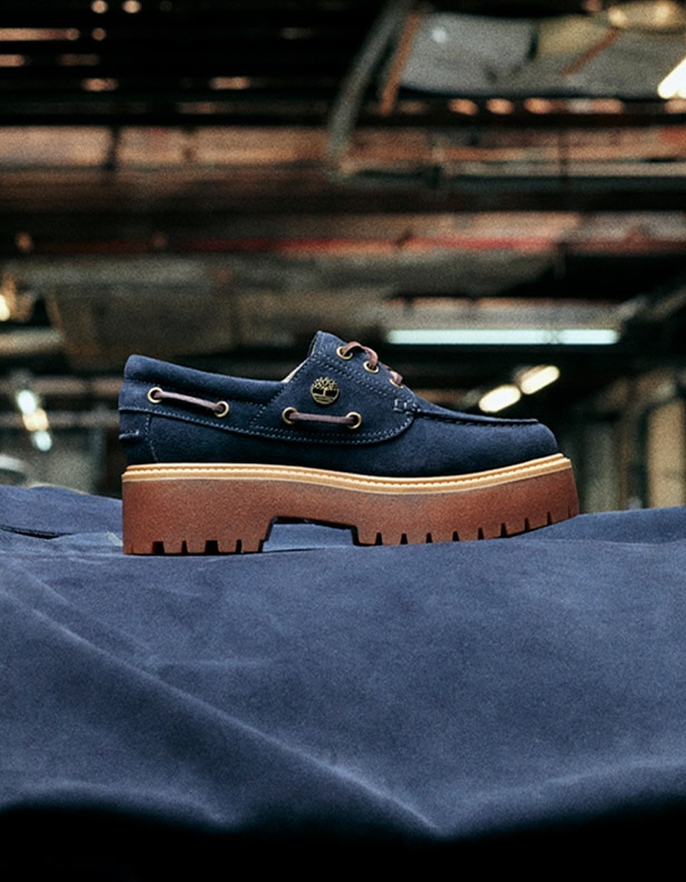 mage of a closeup of the Timberland Indigo Suede dark blue boat shoes.